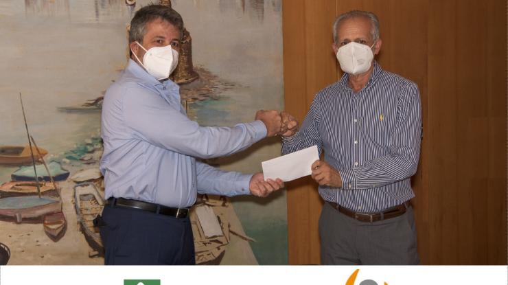 Φωτογραφία 2 διευθυντών μετά από συμφωνία συνεργασίας