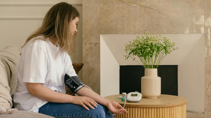 pexels-mikhail-nilov-8670194